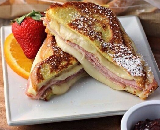 Сандвич с сыром и ветчиной