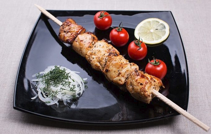 Шашлык из курицы в чесночно-луковом маринаде