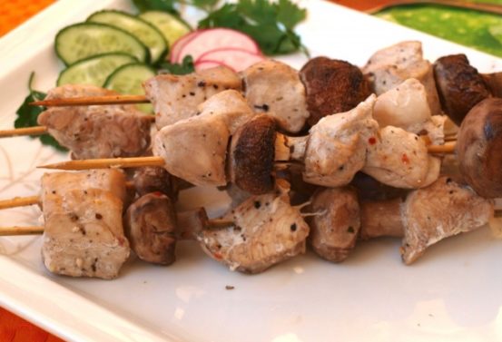 Шашлык с куриным филе и грибами