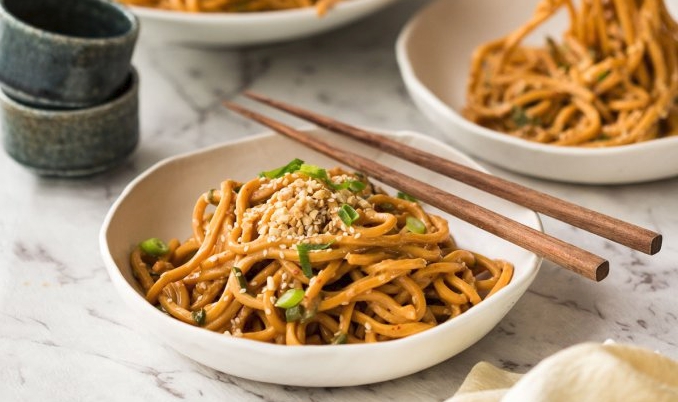 Лапша с кунжутом