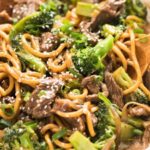 Китайская лапша с говядиной и брокколи