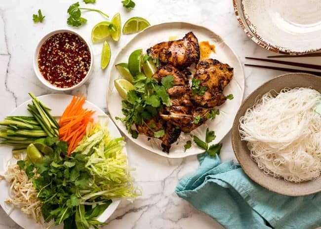 Вьетнамская курица с лемонграссом и лапшой