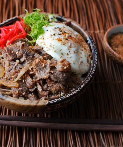 Гюдон (Японская миска с рисом и тушенной говядиной)
