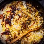 Бирьяни из баранины с йогуртом, шафраном и карамелизованным луком