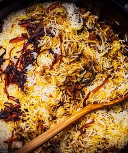 Бирьяни из баранины с йогуртом, шафраном и карамелизованным луком