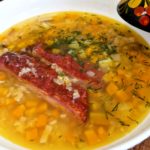 Гороховый суп с копченостями и грибами